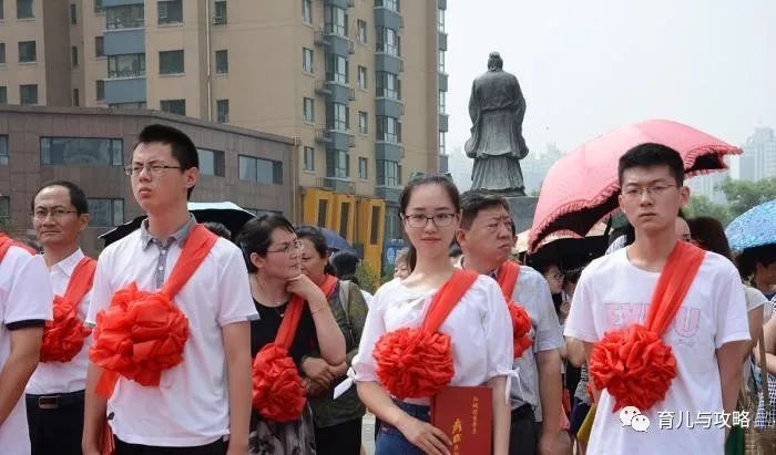 江苏省高考最高分-江苏2023高考最高分诞生!两位考生均考703分,父母职业背景曝光